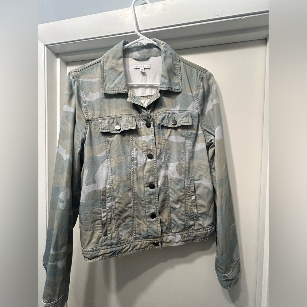 Light-weight Women’s Button Up Jacket